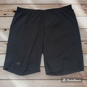Mens Arc'teryx shorts size XL